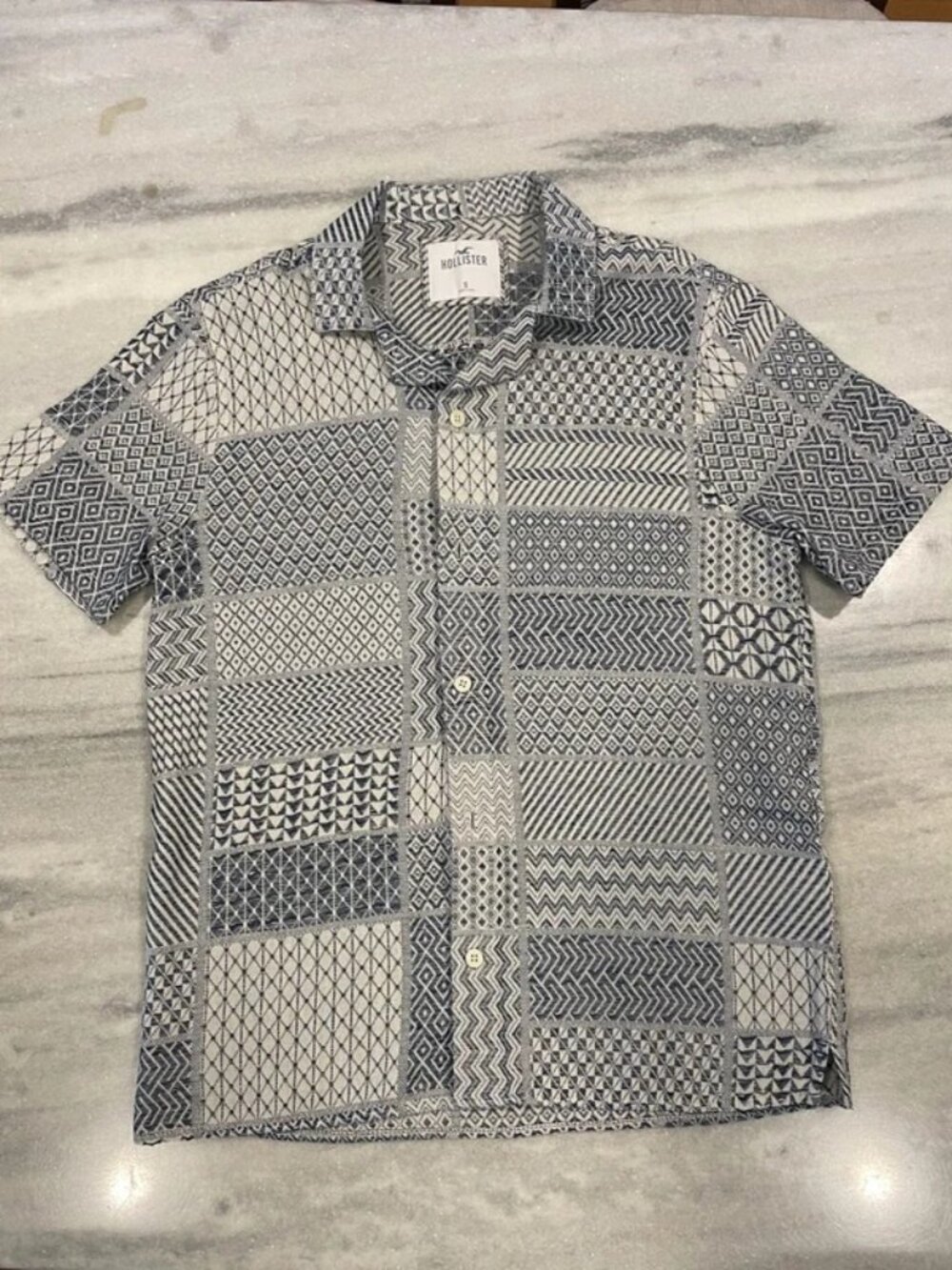 Hollister Men’s Navy White Short Sleeve Shirt S